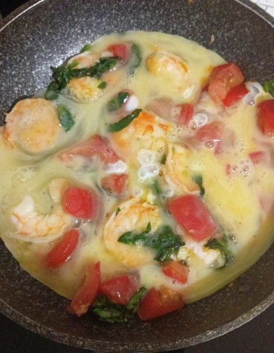 Омлет со шпинатом и креветками - Шаг 3