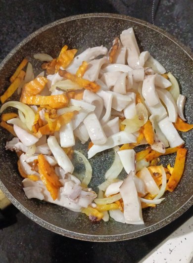 Кальмары с овощами - Шаг 3