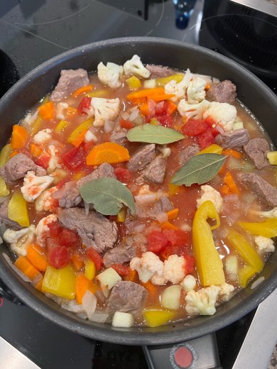 Гуляш из говядины с овощами - Шаг 10