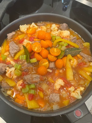 Гуляш из говядины с овощами - Шаг 12