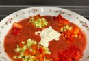 Гаспачо с сыром страчателлой и клубникой