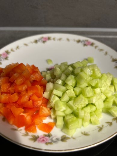 Гаспачо с сыром страчателлой и клубникой - Шаг 3