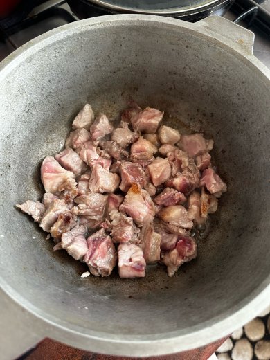 Тушеная картошка с мясом /классический рецепт - Шаг 1