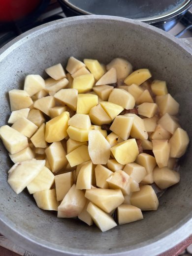 Тушеная картошка с мясом /классический рецепт - Шаг 3