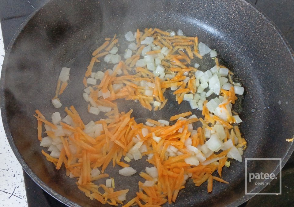 Куриные сердечки и печень в сметане - Шаг 2