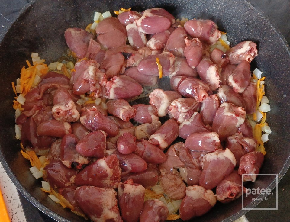 Куриные сердечки и печень в сметане - Шаг 3