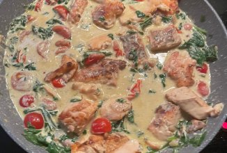 Красная рыба в сливках и шпинатом