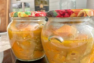 Закуска острая (огурец и морковь)