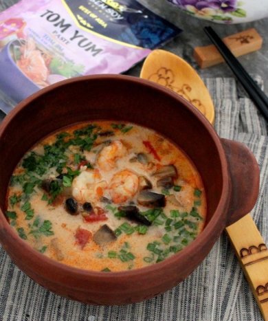 Тайский суп «Том Ям» с креветками и грибами 🍜