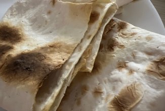 Лаваш с сыром и помидором