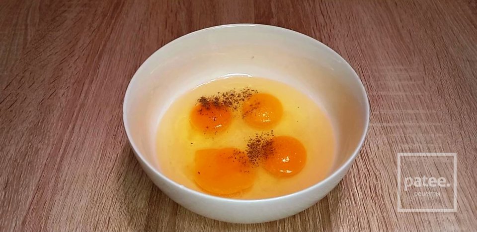 Омлет с ветчиной и  сыром - Шаг 3