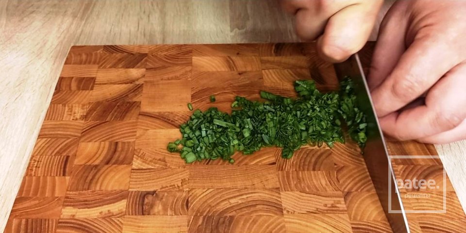 Омлет с ветчиной и  сыром - Шаг 8