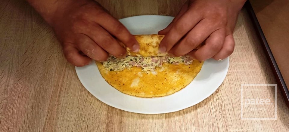 Омлет с ветчиной и  сыром - Шаг 17