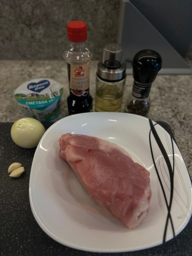 Филе индейки с луком в сметане и своевременно соусе ✨ - Шаг 1