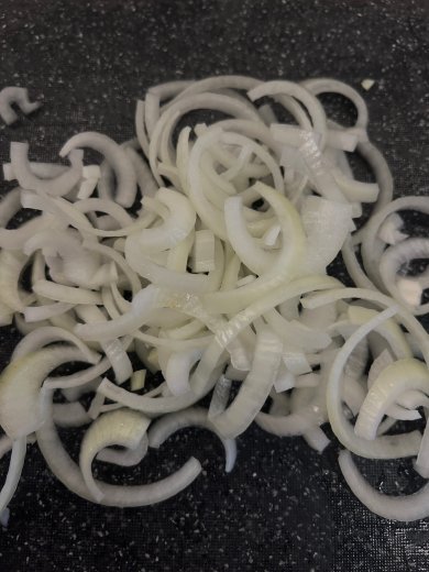 Филе индейки с луком в сметане и своевременно соусе ✨ - Шаг 3