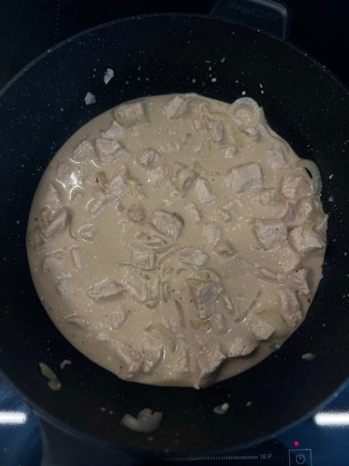 Филе индейки с луком в сметане и своевременно соусе ✨ - Шаг 8