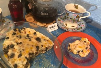 Сладкая полента с курагой, черносливом и орехами.