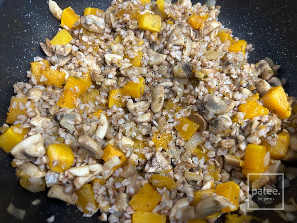 Гречка с тыквой и грибами - Шаг 7