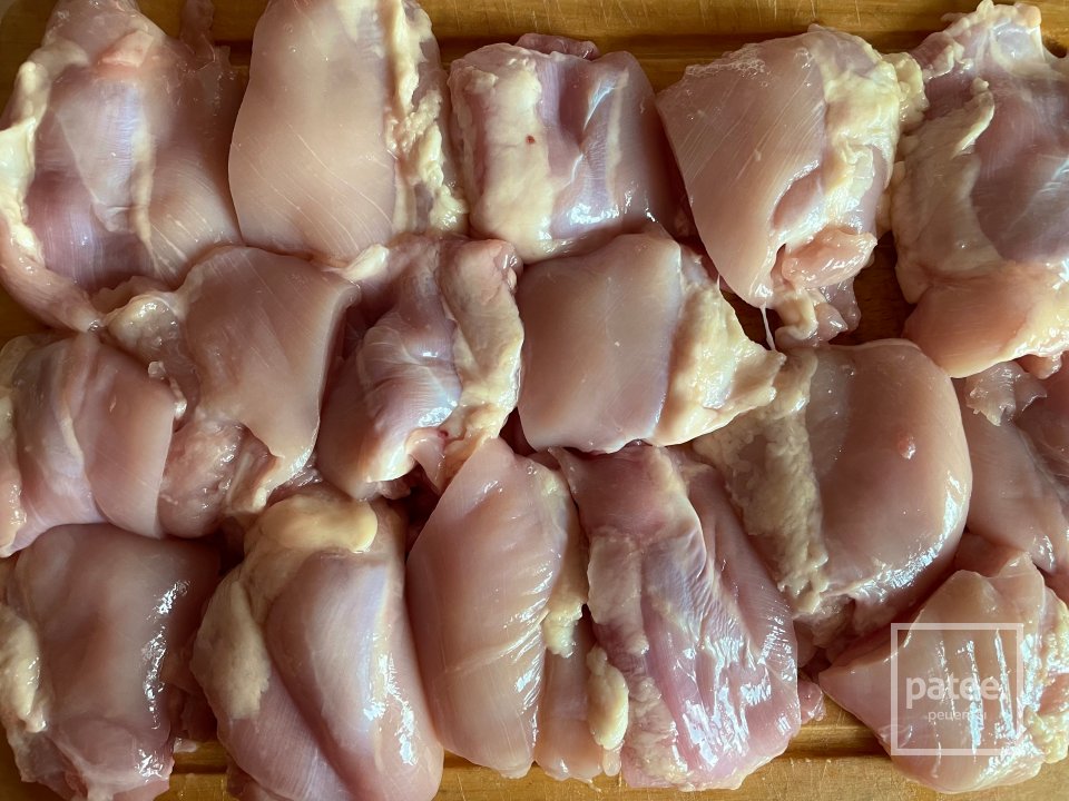 Тушёная курица со сливами. - Шаг 1