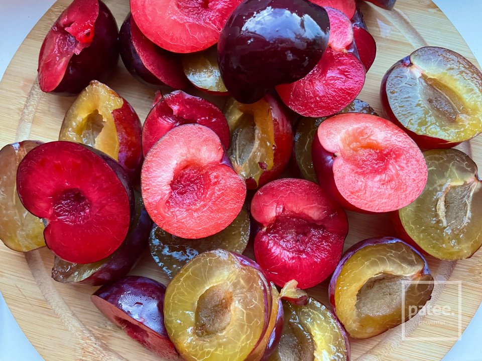 Тушёная курица со сливами. - Шаг 4