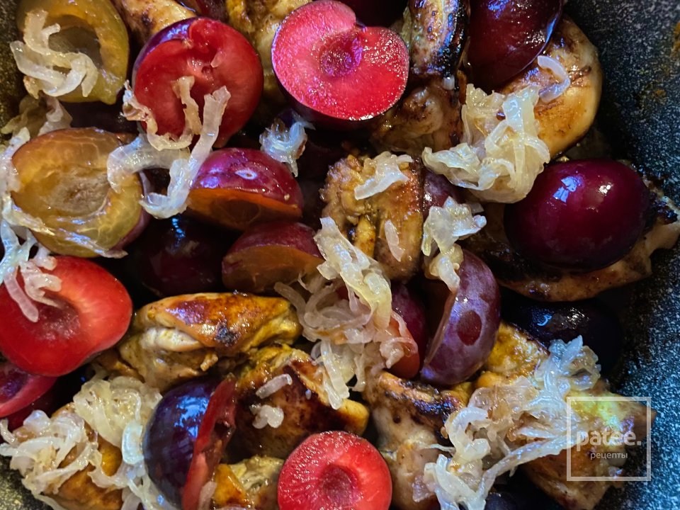 Тушёная курица со сливами. - Шаг 5