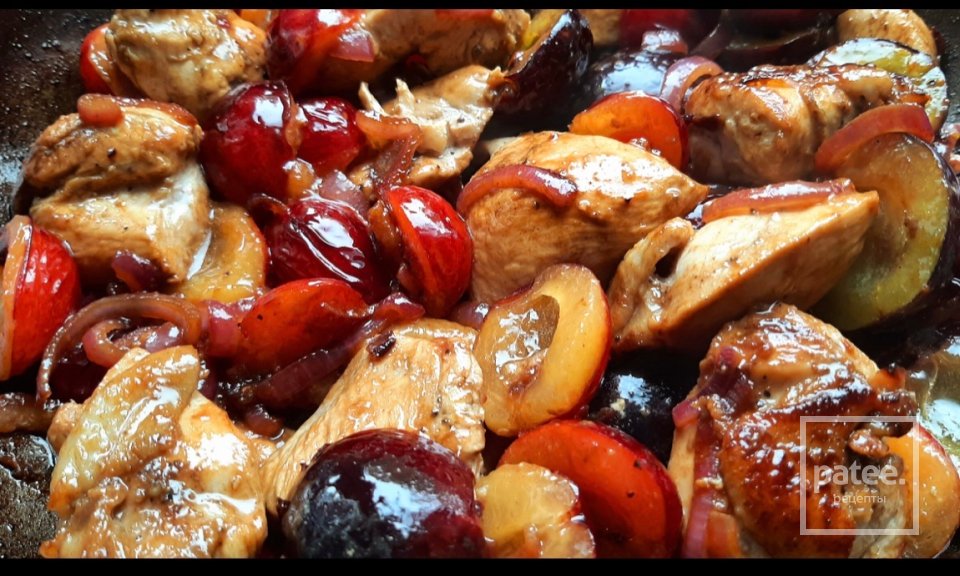 Тушёная курица со сливами. - Шаг 7