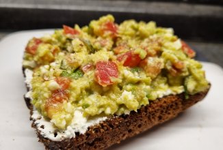 Тост с гуакамоле