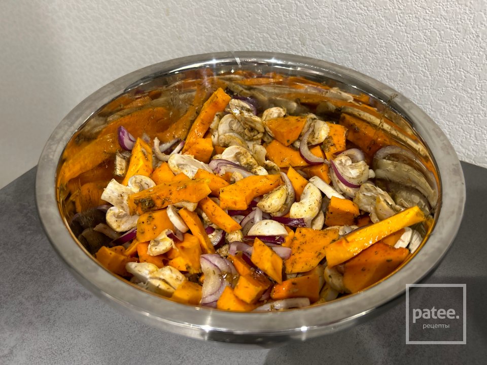Тыква с грибами в духовке - Шаг 4