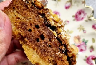 Двухслойный кекс с грецким орехом