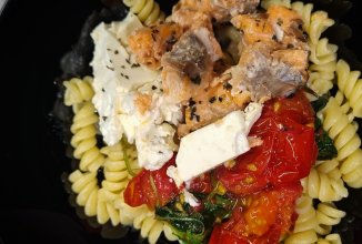 Паста с рыбой, фетой и шпинатом