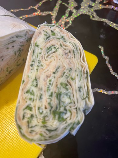 Рулет с горбушей, зеленью и сыром