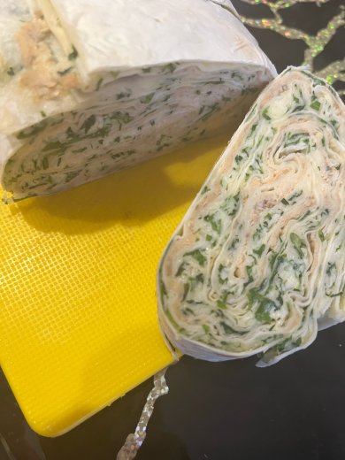 Рулет с горбушей, зеленью и сыром - Шаг 1