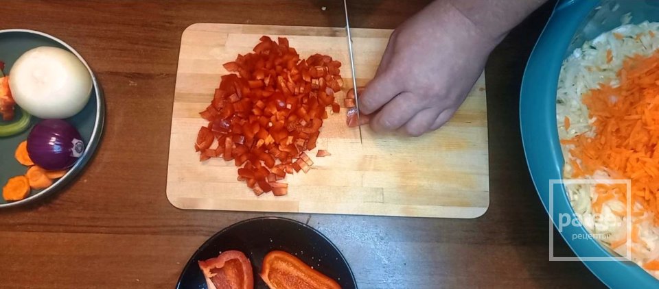 Салат из капусты и болгарского перца - Шаг 7