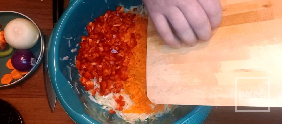 Салат из капусты и болгарского перца - Шаг 8