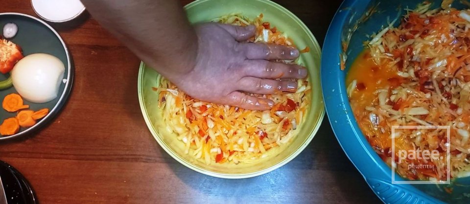 Салат из капусты и болгарского перца - Шаг 16