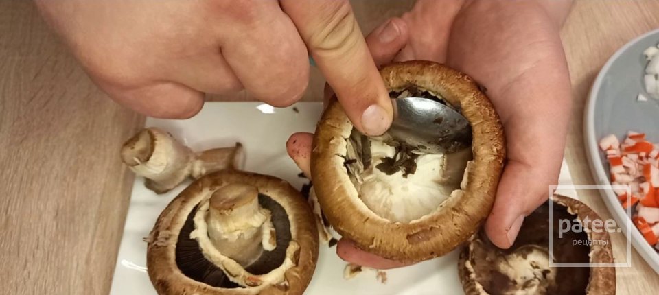 Шампиньоны, фаршированные крабовыми палочками - Шаг 5