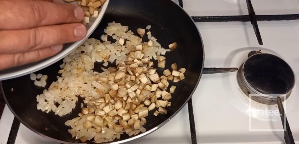 Шампиньоны, фаршированные крабовыми палочками - Шаг 9