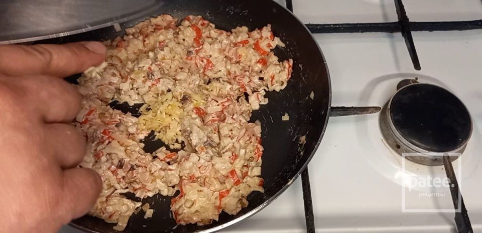 Шампиньоны, фаршированные крабовыми палочками - Шаг 13