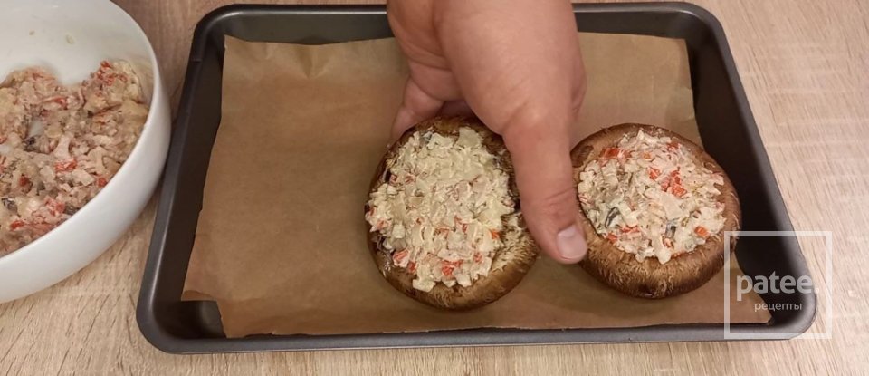 Шампиньоны, фаршированные крабовыми палочками - Шаг 15