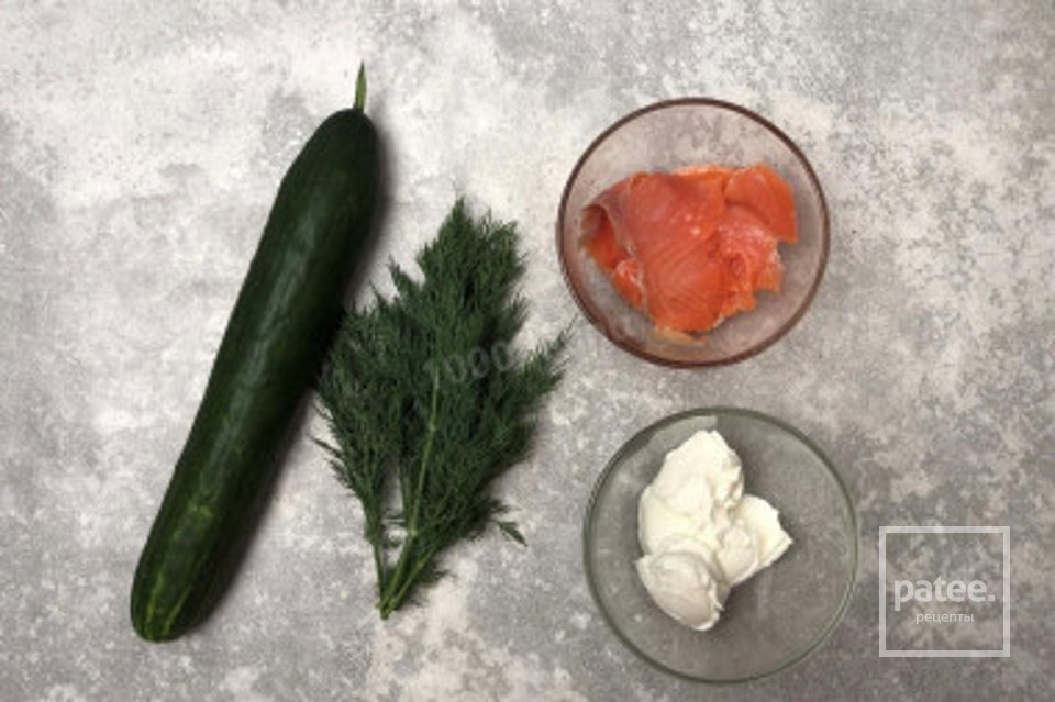 Рулетики из огурца с творожным сыром и красной рыбой 🥒 - Шаг 1
