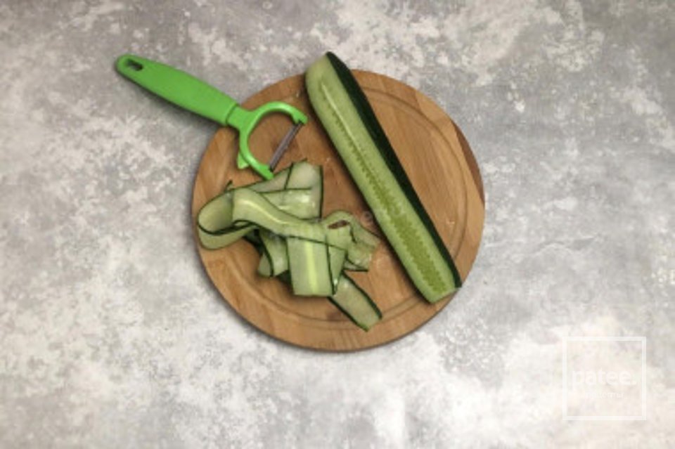 Рулетики из огурца с творожным сыром и красной рыбой 🥒 - Шаг 6