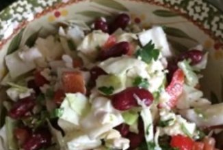 Салат из фасоли с фетой и красным перцем