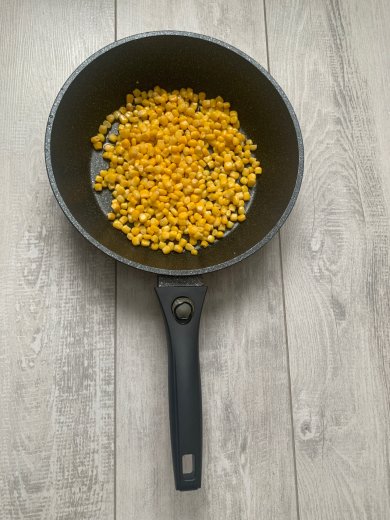 Жареный рис с кукурузой, яйцом и соевым соусом - Шаг 4