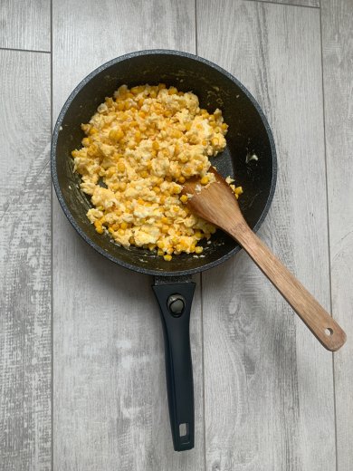 Жареный рис с кукурузой, яйцом и соевым соусом - Шаг 6