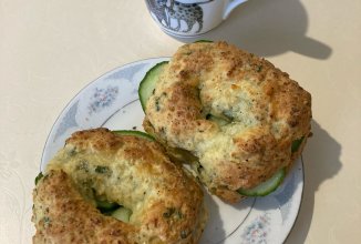 Творожные бублики с сыром и луком