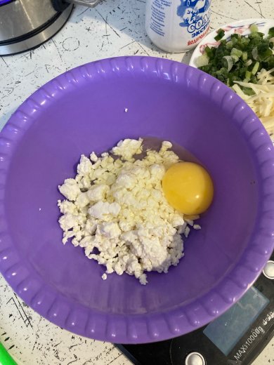 Творожные бублики с сыром и луком - Шаг 2