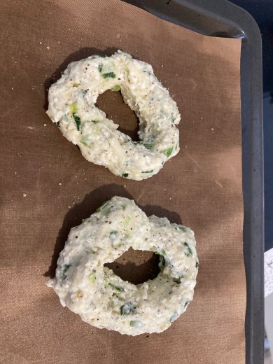 Творожные бублики с сыром и луком - Шаг 5