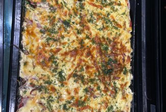 Лосось с грибами,помидорами и сыром запеченый в духовке.