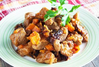 Индейка с черносливом и имбирем