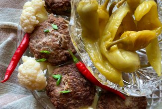 Биточки с чечевицей и фарша.